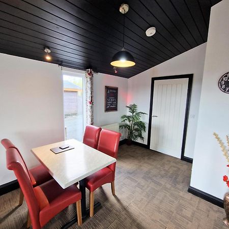 הוילה Kelty Ochil 9 With Private Hot Tub - Fife - Loch Leven - Lomond Hills - Pet Friendly מראה חיצוני תמונה