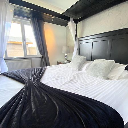 הוילה Kelty Ochil 9 With Private Hot Tub - Fife - Loch Leven - Lomond Hills - Pet Friendly מראה חיצוני תמונה